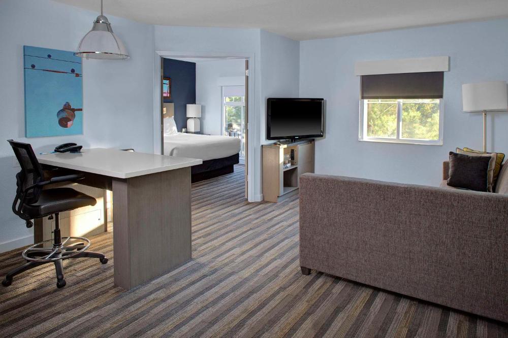 Two-Bedroom Suite with Accessible Tub interior